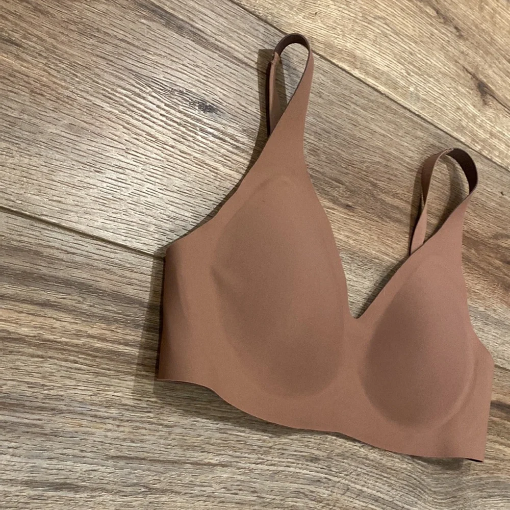 Knix Revolution V-neck wireless bra - Picture 2 of 10